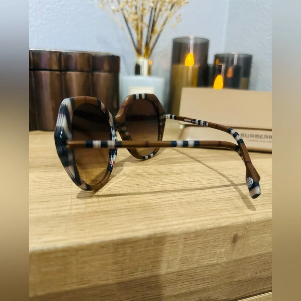 AUTHENTIC BURBERRY Square Lens Sunglasses 🤎😎 - Picture 7 of 7